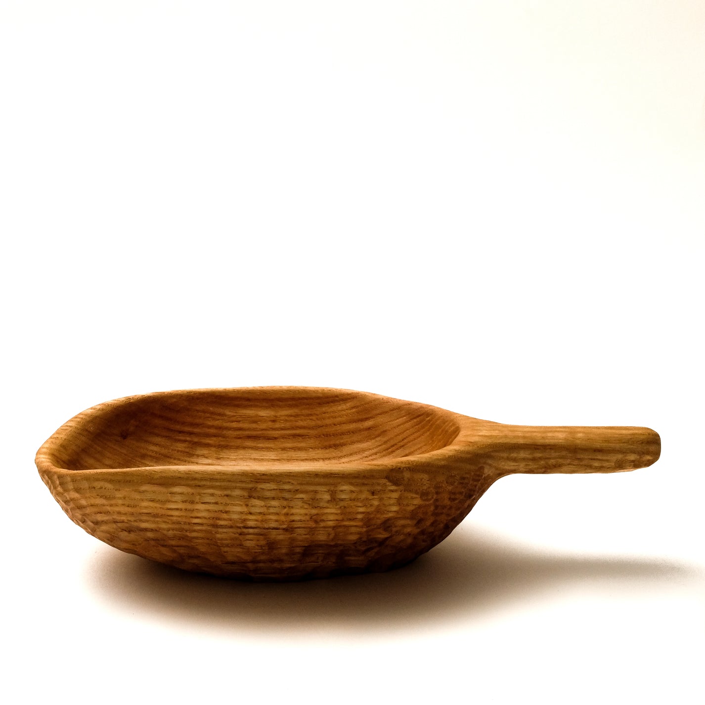 Misshapen nut keeper